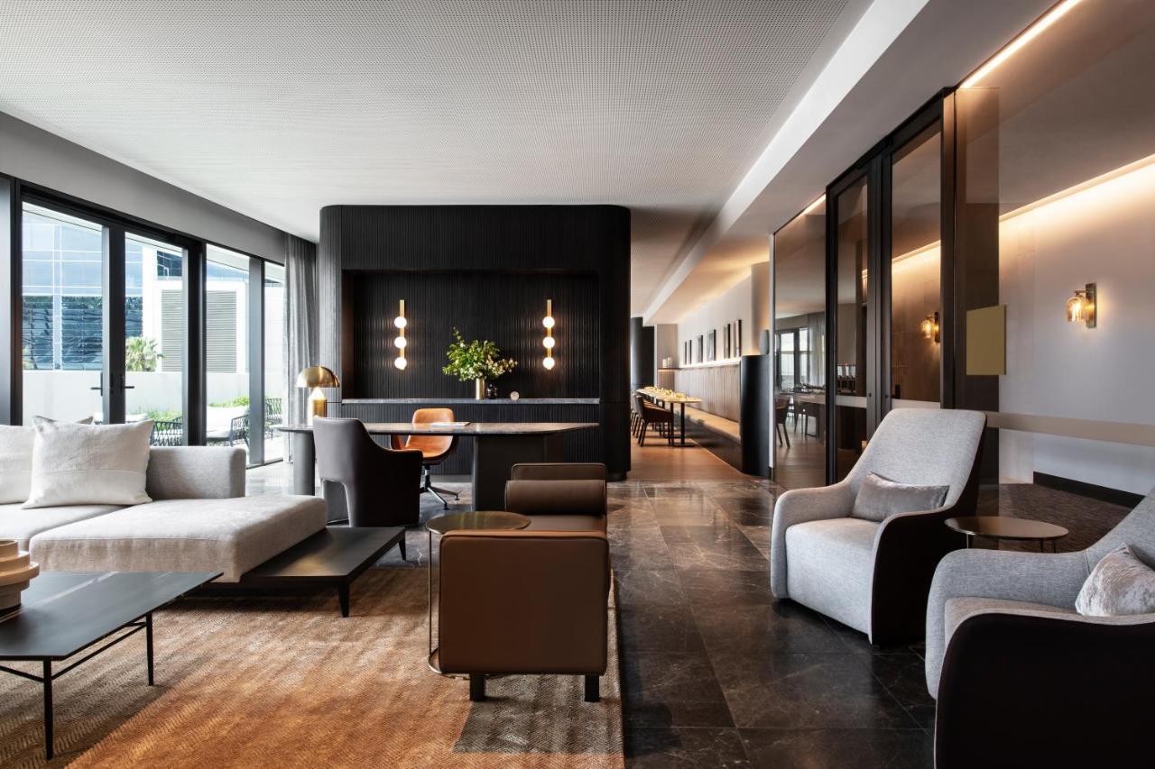 Melbourne Marriott Hotel Docklands Bagian luar foto The Residence
