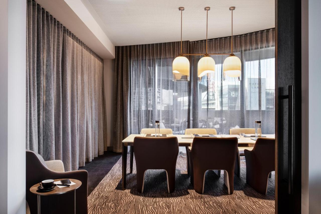 Melbourne Marriott Hotel Docklands Bagian luar foto The dining room