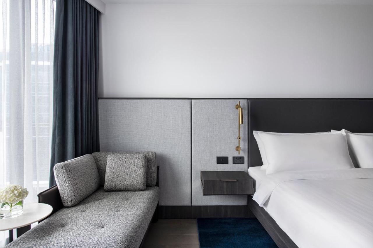 Melbourne Marriott Hotel Docklands Bagian luar foto Deluxe Room