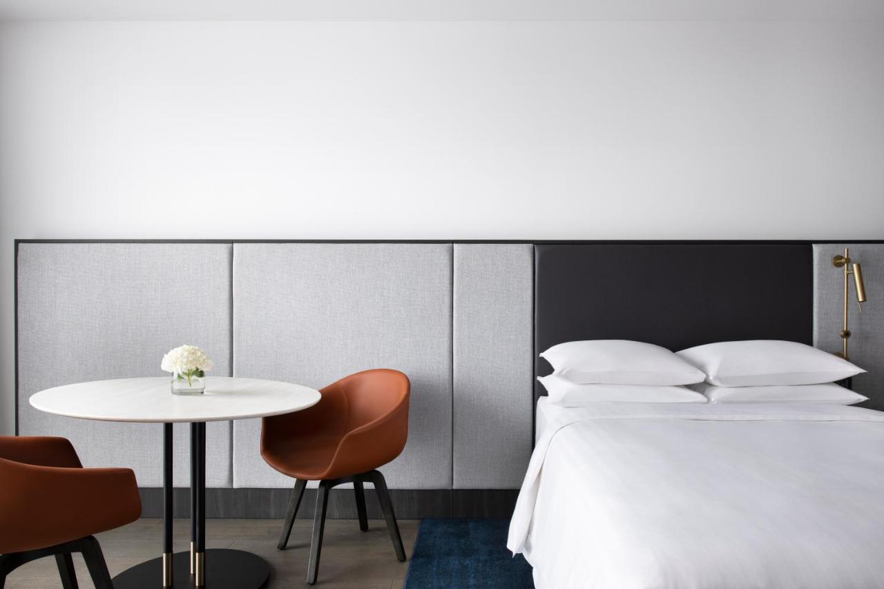 Melbourne Marriott Hotel Docklands Bagian luar foto A room at the Hotel Americano