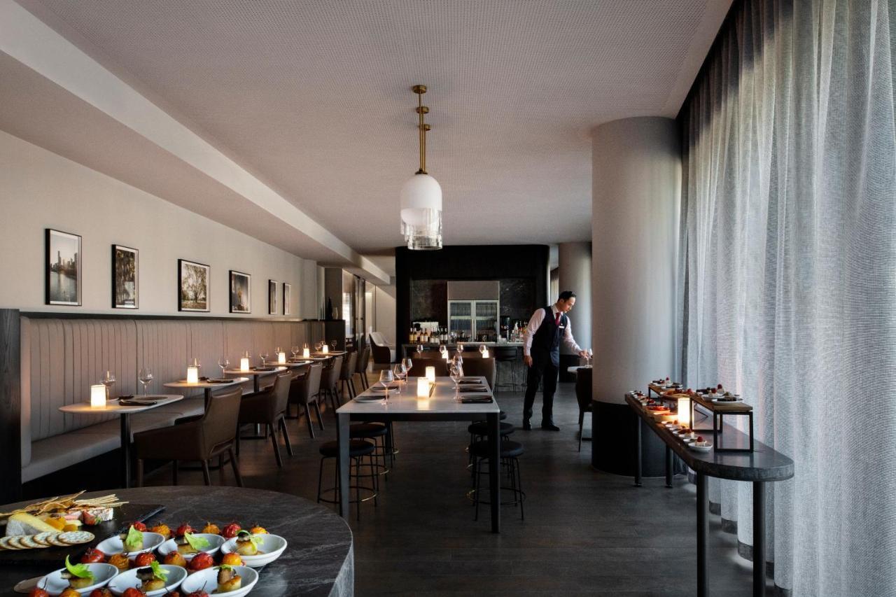 Melbourne Marriott Hotel Docklands Bagian luar foto The interior of the restaurant