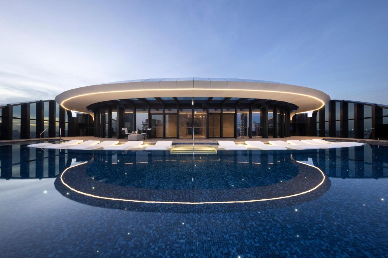 Melbourne Marriott Hotel Docklands Bagian luar foto The Sky Pool at One Blackfriars