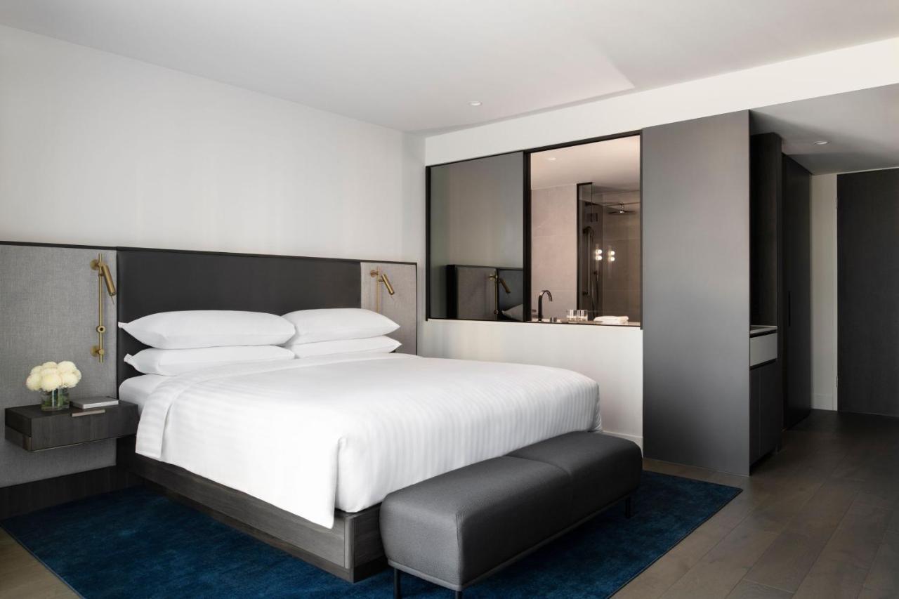 Melbourne Marriott Hotel Docklands Bagian luar foto