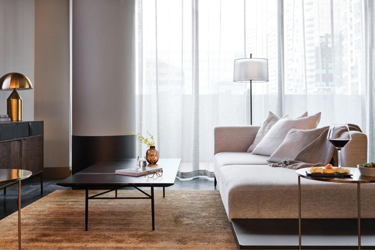 Melbourne Marriott Hotel Docklands Bagian luar foto A living room in a private house
