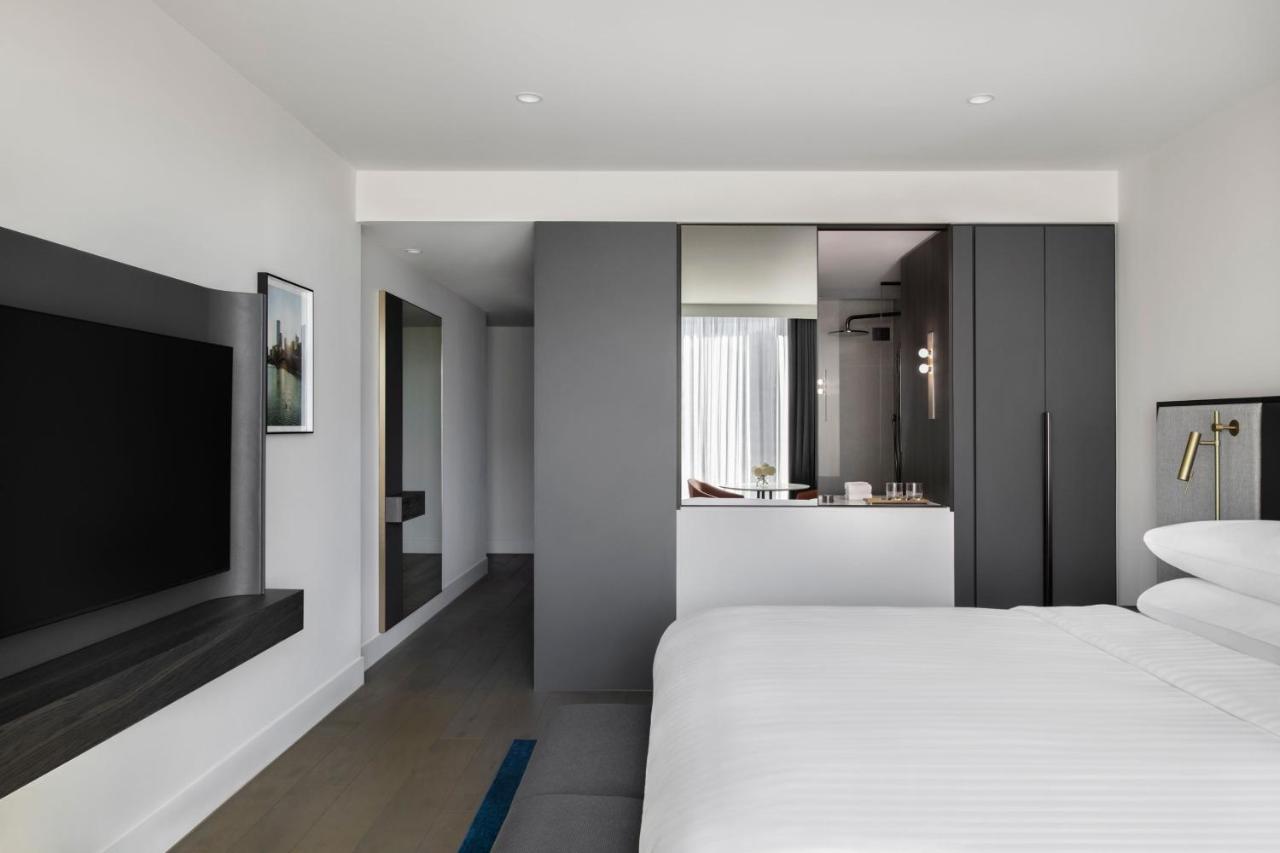 Melbourne Marriott Hotel Docklands Bagian luar foto