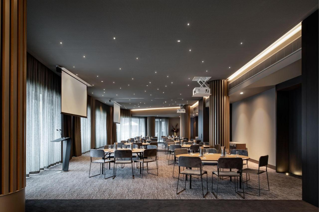 Melbourne Marriott Hotel Docklands Bagian luar foto The meeting room
