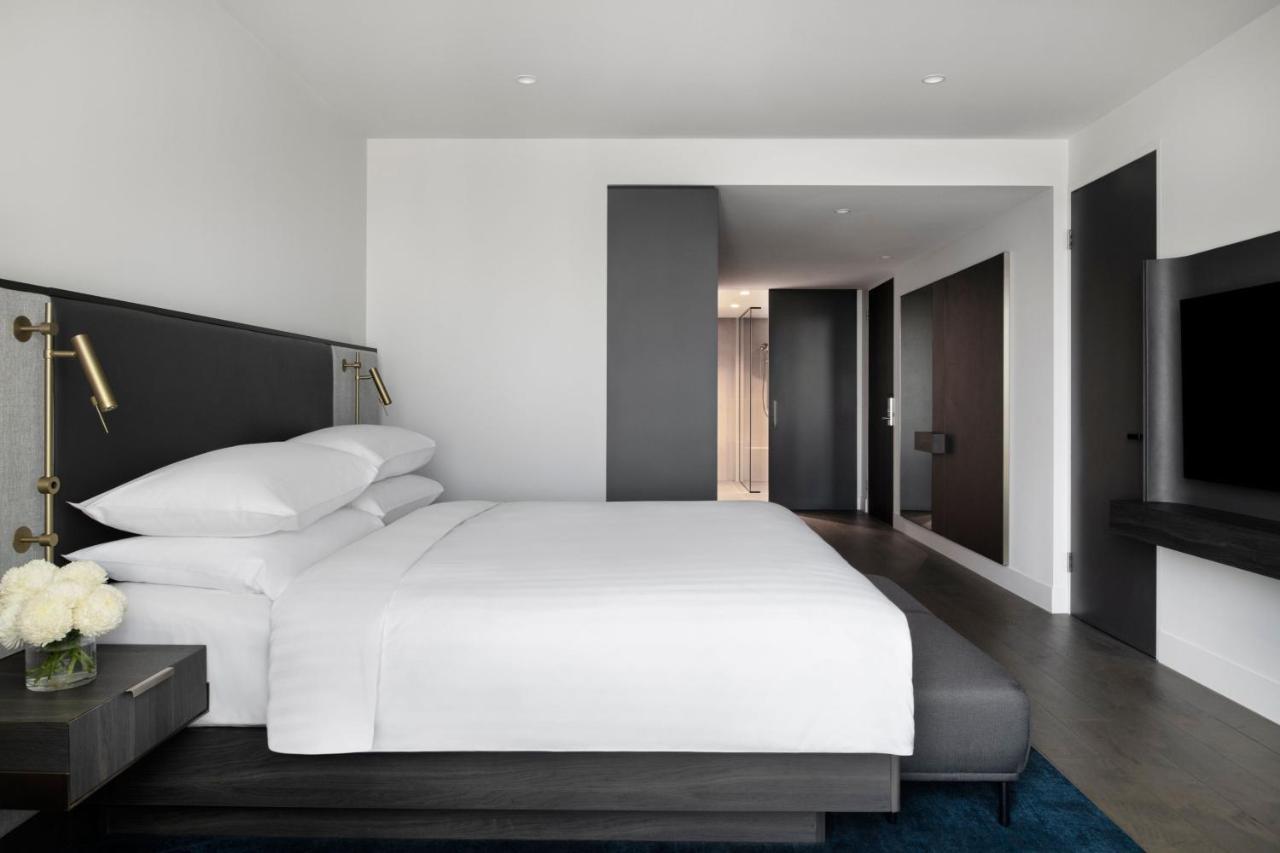 Melbourne Marriott Hotel Docklands Bagian luar foto
