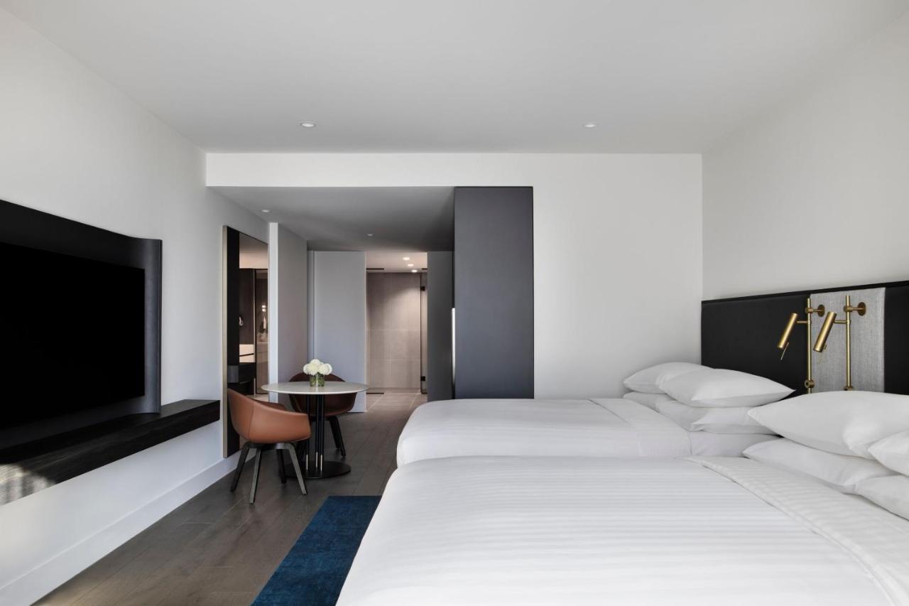 Melbourne Marriott Hotel Docklands Bagian luar foto