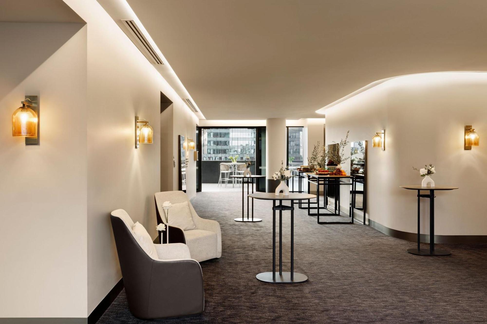 Melbourne Marriott Hotel Docklands Bagian luar foto The Club at Frankfurt Airport