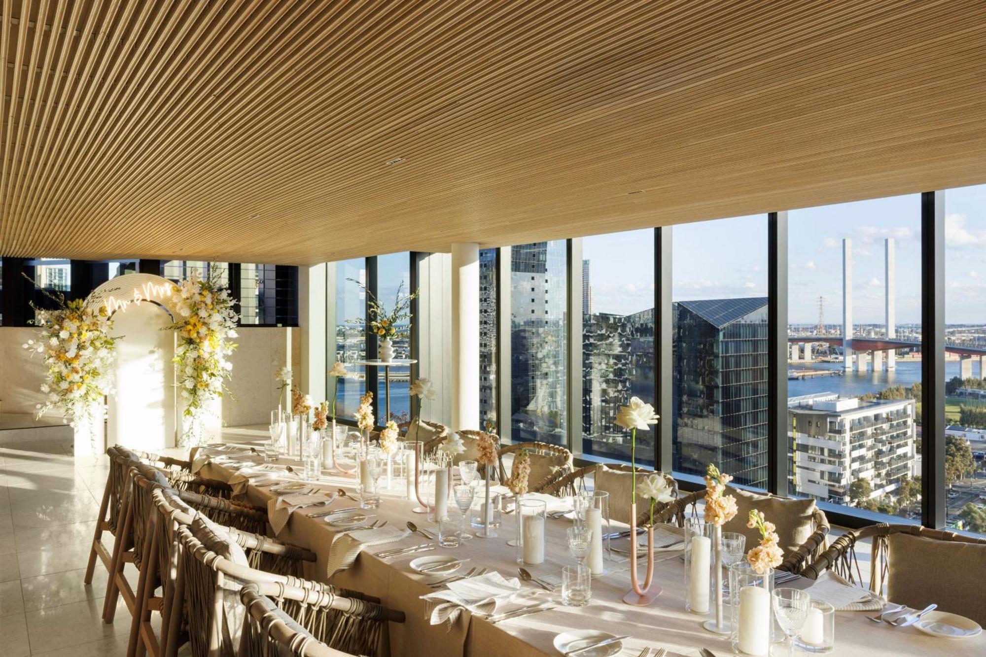 Melbourne Marriott Hotel Docklands Bagian luar foto The Skylight