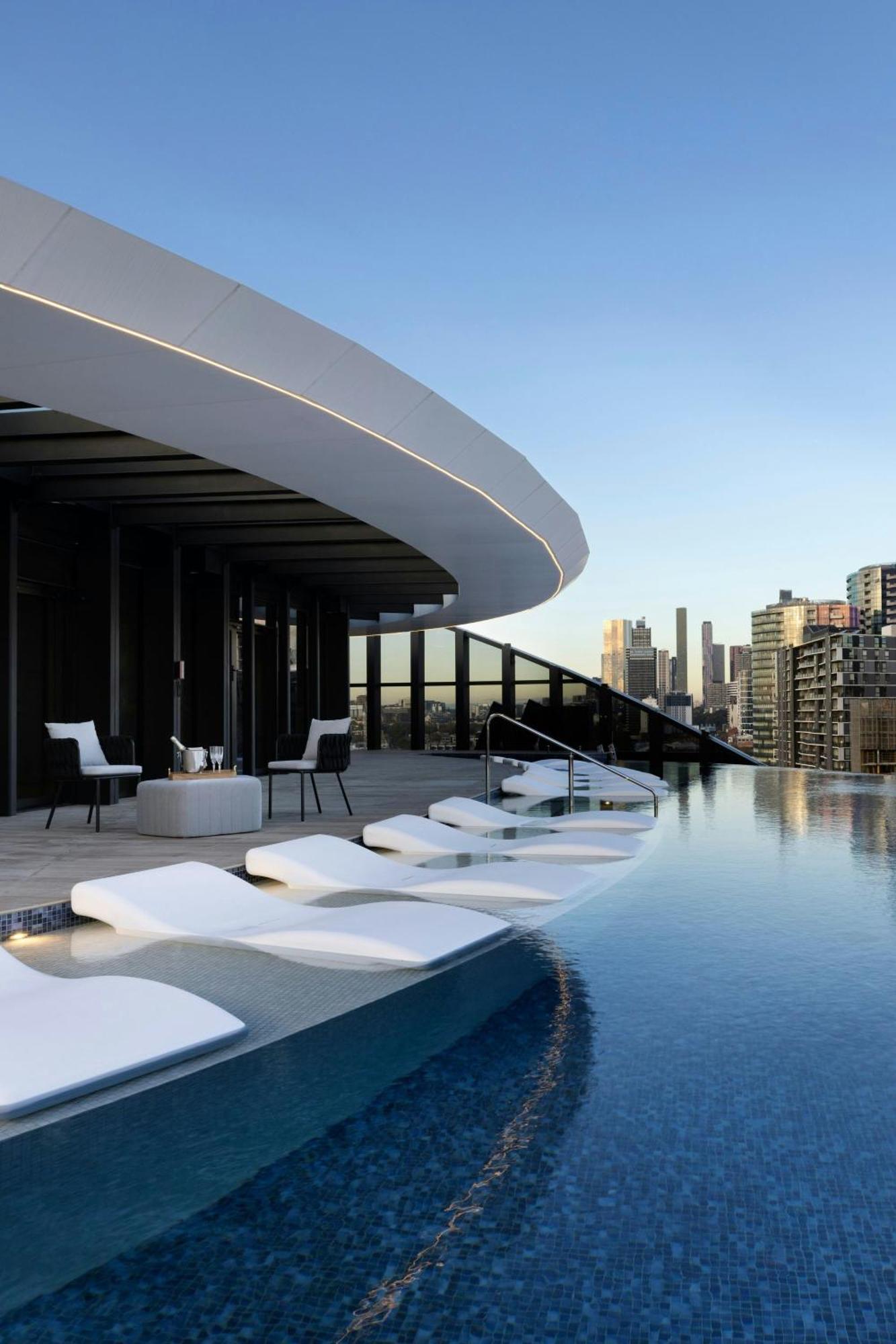 Melbourne Marriott Hotel Docklands Bagian luar foto The rooftop pool at The Standard East Village